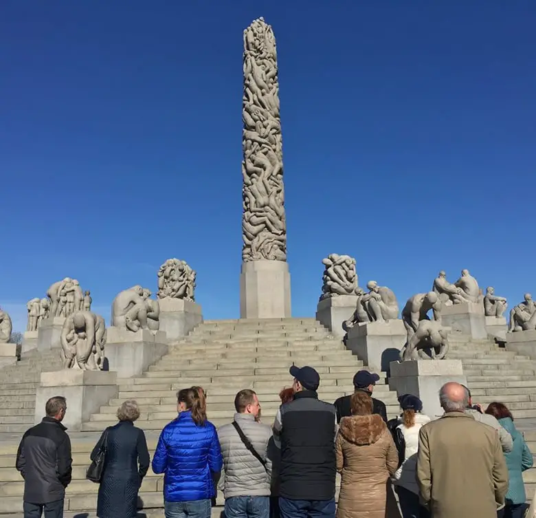 Le monolithe du parc Vigeland d'Oslo