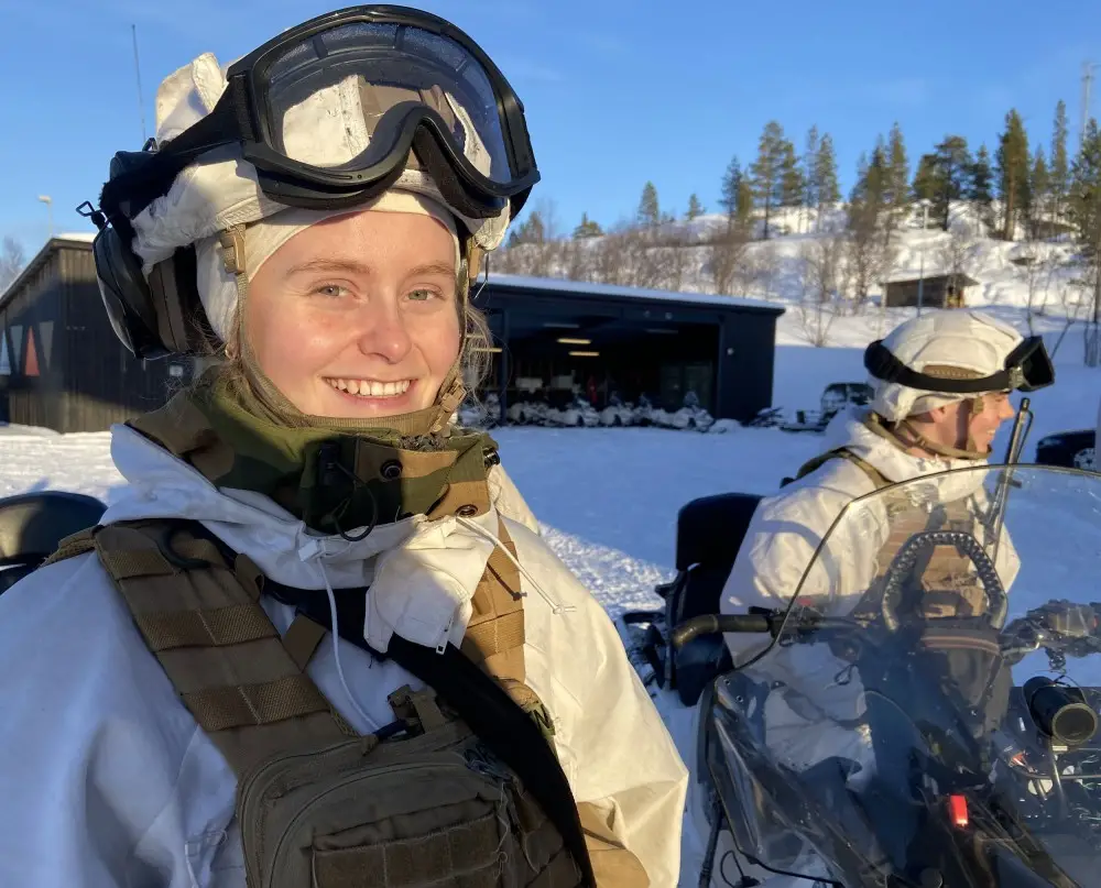 Le ministre norvégien des affaires étrangères patrouille en motoneige le long de la frontière russe - Eye on the Arctic - 15