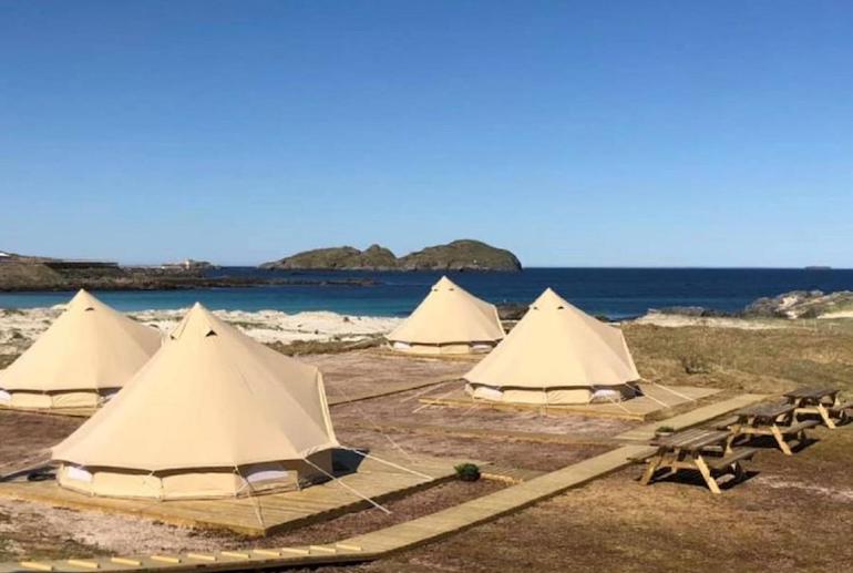 Glamping en Norvège : 6 endroits exceptionnels pour camper avec style 54 Faites du glamping sur la plage en Norvège
