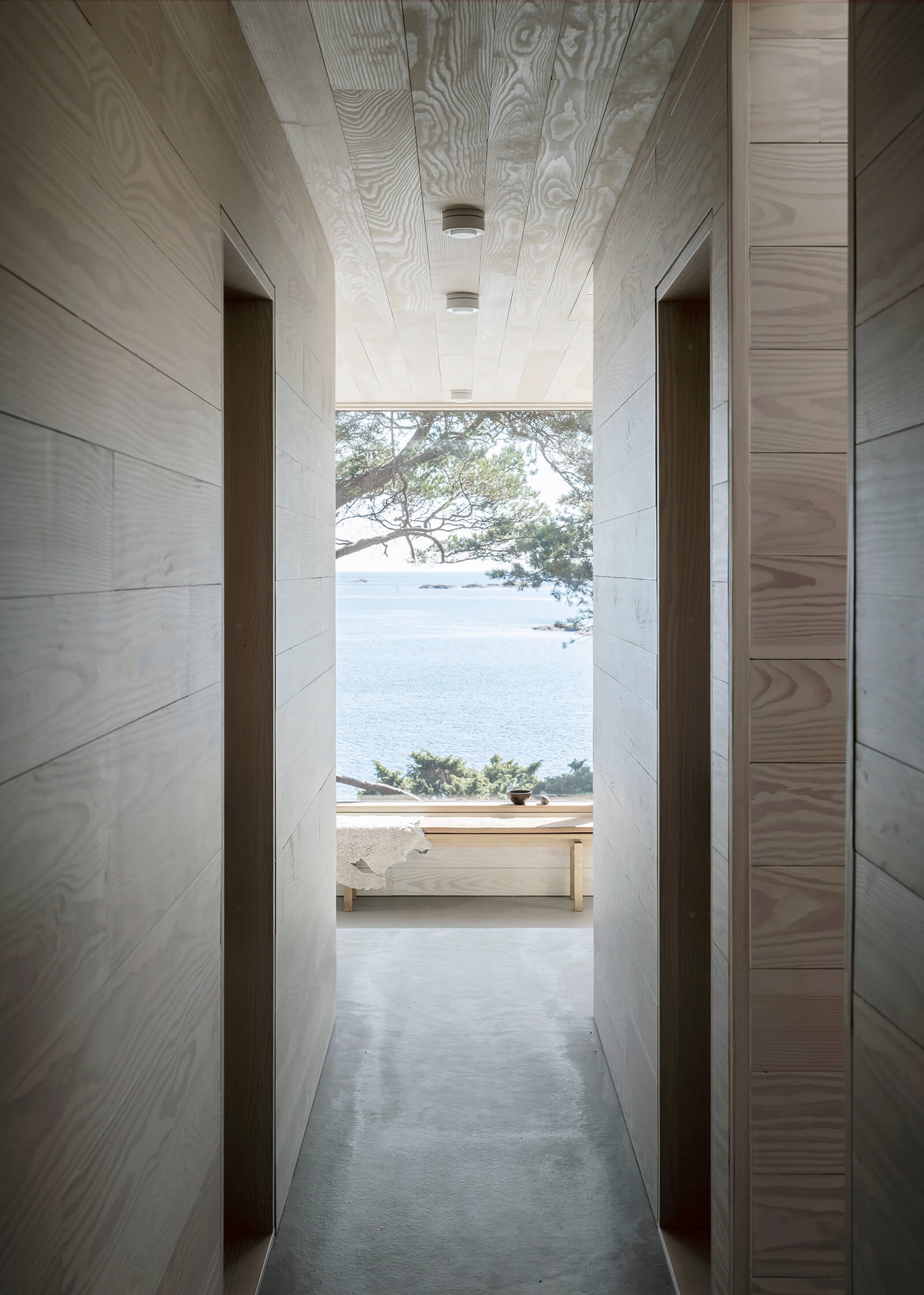 L'intérieur crée des volumes variés d'espaces | Saltviga House | Kolman Boye Architects | STIRworld