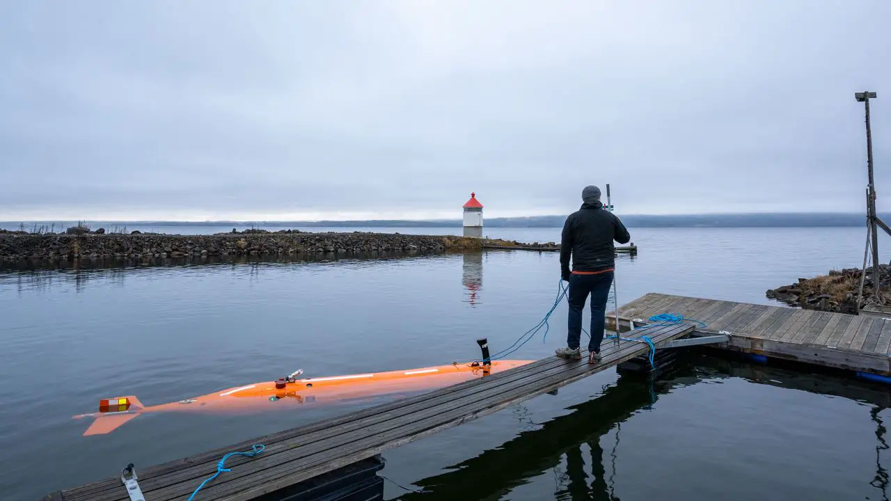 Le véhicule sous-marin autonome Hugin (photo) est utilisé pour la première fois dans un environnement d'eau douce pour étudier le lit du lac Mjøsa en Norvège.