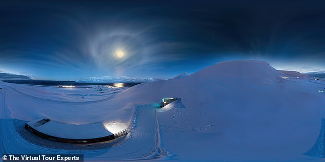 La visite, qui vous fait découvrir le magnifique paysage arctique ainsi que l'intérieur de la chambre forte, a été conçue par The Virtual Tour Experts, une société basée dans le Devon, au Royaume-Uni.