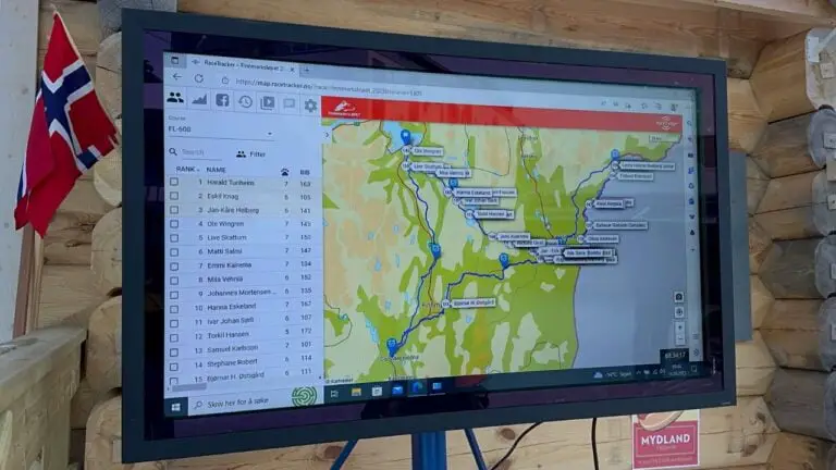 Moniteur montrant l'itinéraire de la course Finnmarksløpet 600 km.