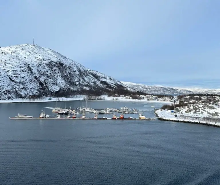 Approche du port d'Alta, dans le nord de la Norvège.