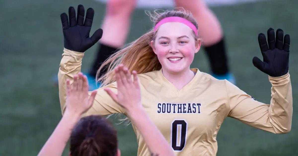 Le gardien norvégien pourrait sauver la mise à l'équipe de football de Lincoln Southeast 4 Le gardien norvégien pourrait sauver la mise à l'équipe de football de Lincoln Southeast - 3