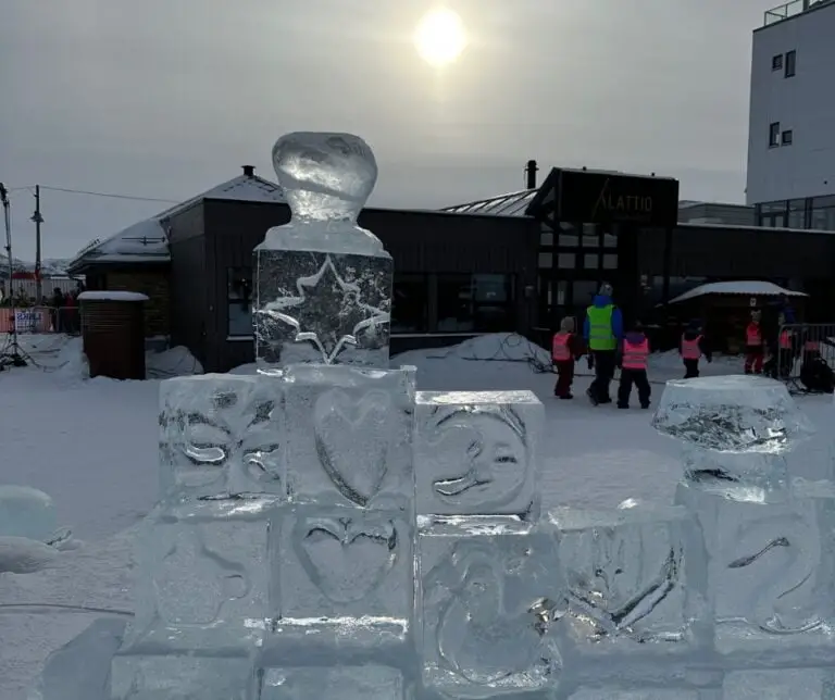 Sculpture de glace au festival d'hiver Borealis à Alta, en Norvège.