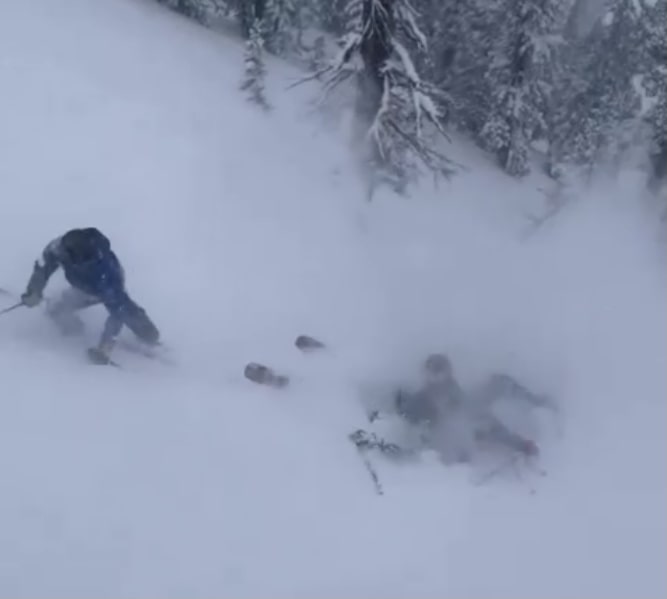 Le norvégien Kilde profite de la poudreuse à Palisades Tahoe, CA, mais reçoit une mauvaise brûlure de la part du skieur américain Bennett pour ses compétences en matière de poudreuse. 14 Le norvégien Kilde profite de la poudreuse à Palisades Tahoe, CA, mais reçoit une mauvaise brûlure de la part du skieur américain Bennett pour ses compétences en matière de poudreuse. - 13
