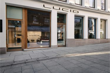 Lucid Motors ouvre son premier studio de vente au détail à Oslo, en Norvège, et nomme Michael van der Sande au poste de directeur général pour l'Europe. - 20