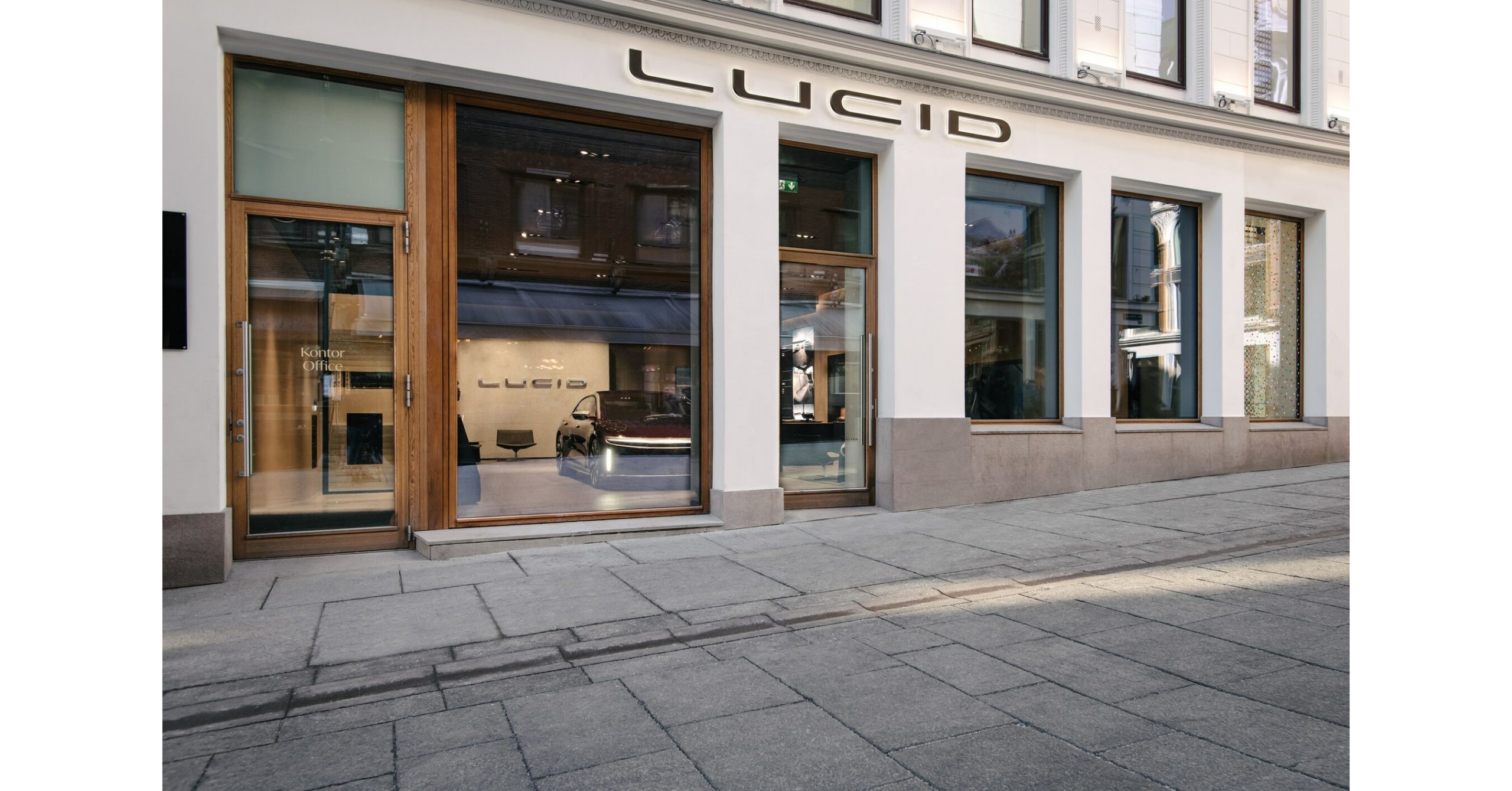 Lucid Motors ouvre son premier studio de vente au détail à Oslo, en Norvège, et nomme Michael van der Sande au poste de directeur général pour l'Europe. 4 Lucid Motors ouvre son premier studio de vente au détail à Oslo, en Norvège, et nomme Michael van der Sande au poste de directeur général pour l'Europe. - 3