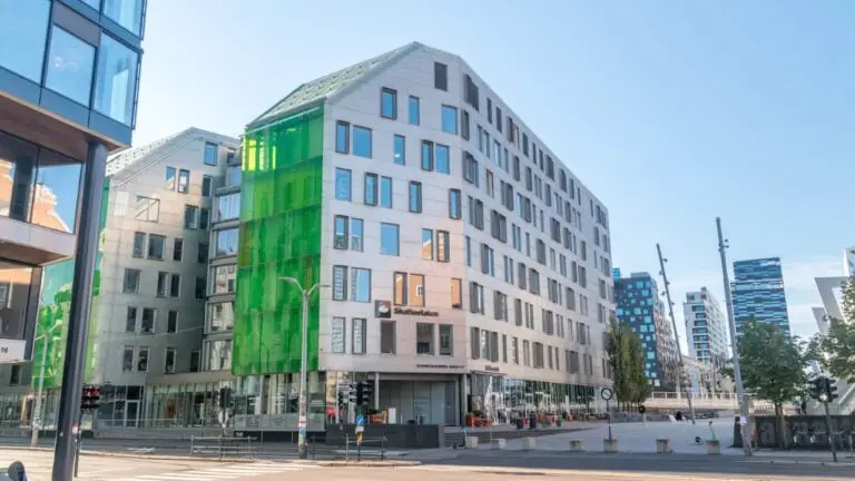 SUA : Explication des centres de services norvégiens pour les travailleurs étrangers 18 Le bureau des impôts d'Oslo et le centre de services pour les travailleurs étrangers. Photo : Robson90 / Shutterstock.com.