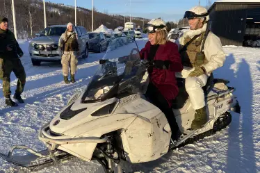 Le ministre norvégien des affaires étrangères patrouille en motoneige le long de la frontière russe - Eye on the Arctic - 18