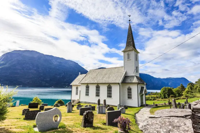 Église de Nes au Lusterfjord en Norvège.