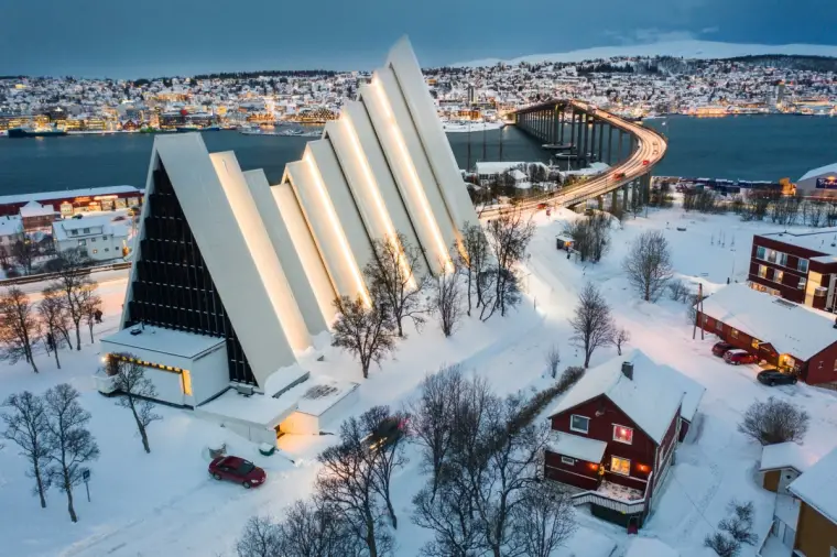 Tromso est l'une des villes norvégiennes qui bénéficient d'un système de santé impressionnant (Photo : Viktor Posnov / Getty Images / Moment RF)