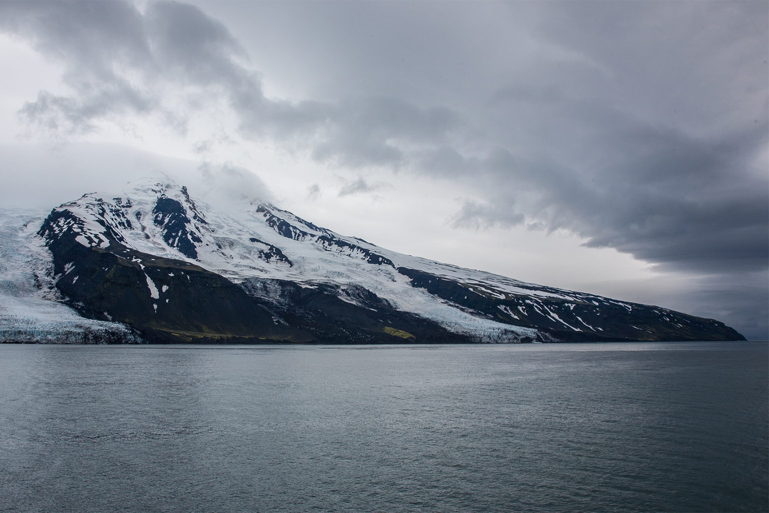 La Norvège propose d'ouvrir une zone de la taille de l'Allemagne à l'exploitation minière en eaux profondes 18 L'île de Jan Mayen, adjacente à la zone d'exploitation minière proposée.