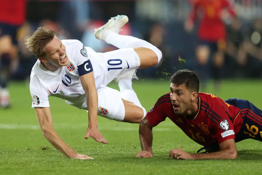 Martin Odegaard réagit à l'horrible défi lancé par Rodri lors de la défaite de la Norvège face à l'Espagne en éliminatoires de l'Euro 2024 - 3