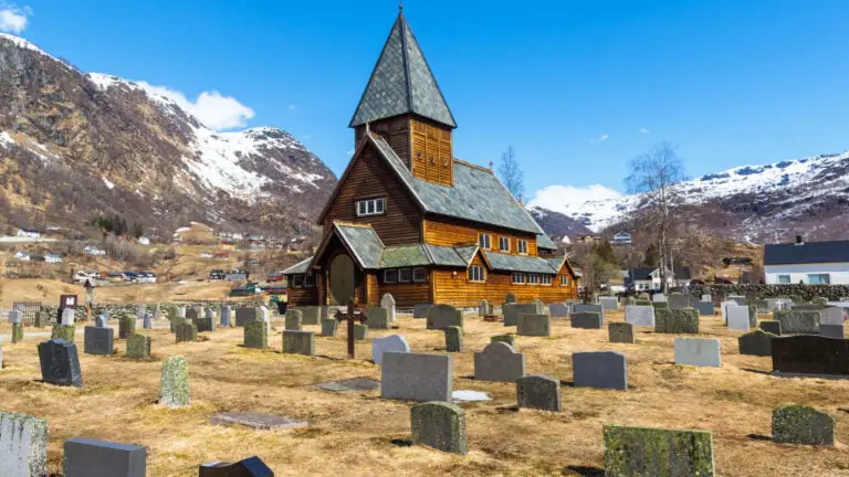 Église et cimetière norvégiens en douves image.