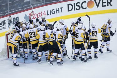 Les Penguins de Pittsburgh accueillent un fan de Make-A-Wish venu de Norvège - 16