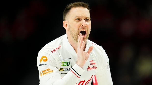 Gushue bat la Nouvelle-Zélande, mais s'incline face à la Norvège aux championnats du monde 16 Gushue bat la Nouvelle-Zélande, mais s'incline face à la Norvège aux championnats du monde - 15