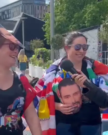 Les fans de l'Eurovision entament une chanson norvégienne à Liverpool ONE - 12