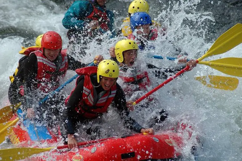 Le village de Dagali offre un bon accès au rafting en eaux vives sur la rivière Numedalslågen en Norvège.