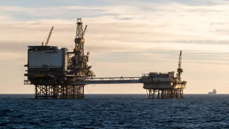 Le plateau continental, le moteur économique norvégien expliqué 24 Plate-forme pétrolière sur le plateau continental norvégien.