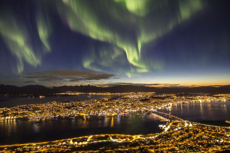 Aurore boréale au-dessus de Tromso, Norvège.