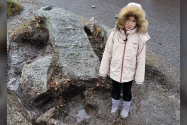 Une fillette de 8 ans met au jour une dague datant de l'âge de pierre près de son école en Norvège - 16