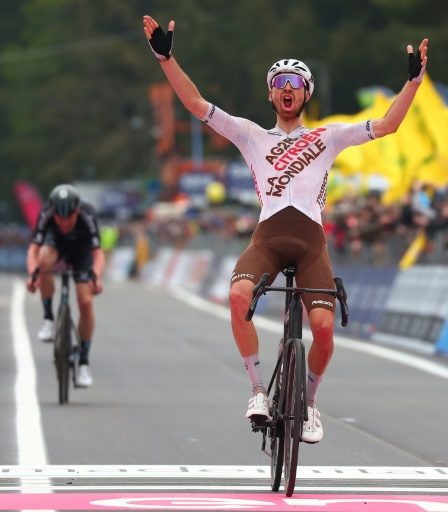 Le Français Paret-Peintre remporte une étape du Giro, le Norvégien Leknessund en rose 2 Le Français Paret-Peintre remporte une étape du Giro, le Norvégien Leknessund en rose - 1