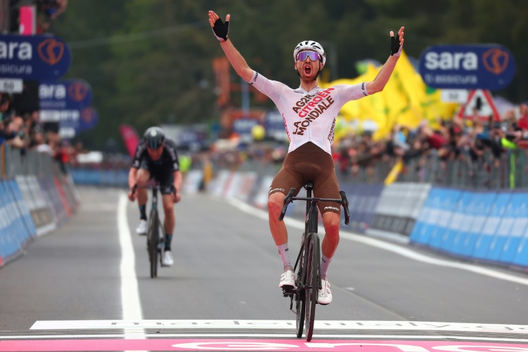 Le Français Paret-Peintre remporte une étape du Giro, le Norvégien Leknessund en rose 4 Le Français Paret-Peintre remporte une étape du Giro, le Norvégien Leknessund en rose - 3