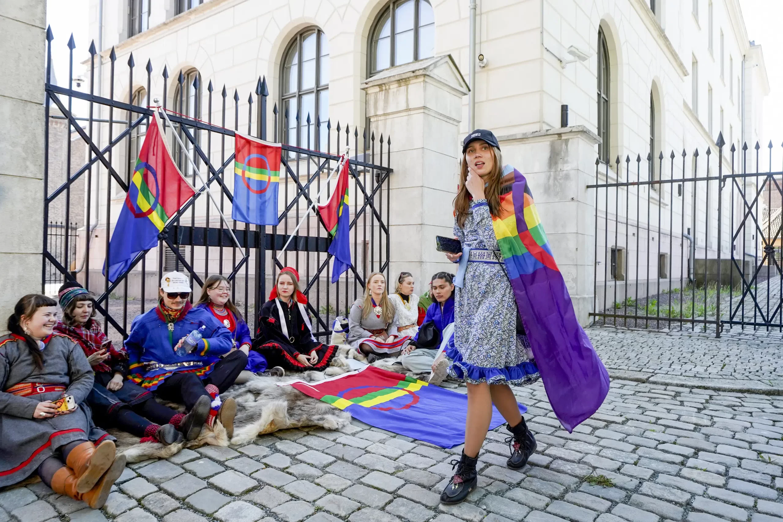 En Norvège, des Samis autochtones manifestent devant le bureau du premier ministre pour protester contre un parc éolien - 3