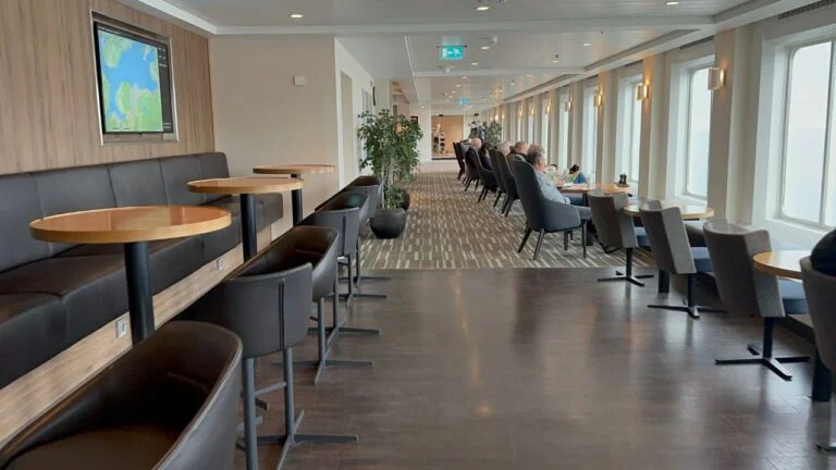 Intérieur du pont principal du Nordnorge de Hurtigruten.