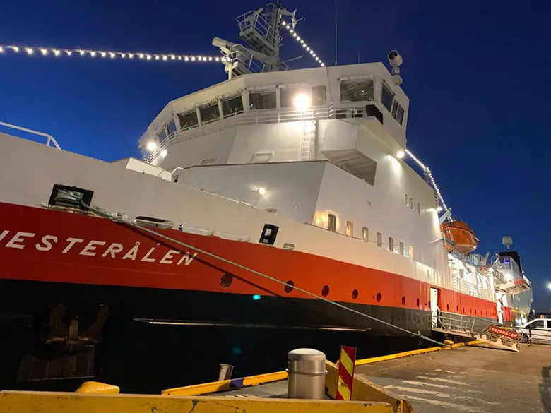 MS Vesterålen à quai à Trondheim, Norvège