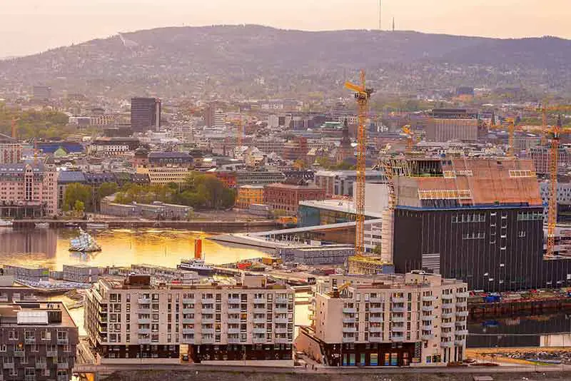 Oslo Waterfront Downtown City Skyline Paysage urbain en Norvège au coucher du soleil