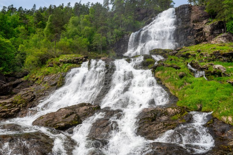 Le sud de la Norvège est la réponse de l'Europe à la Nouvelle-Zélande 18 Norvège, Rogaland, Sauda, Base de la cascade de Svandalsfossen