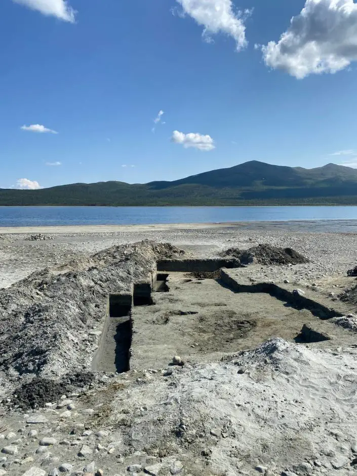 Le piège à poissons entièrement excavé après que les archéologues ont terminé leur travail pour la saison.