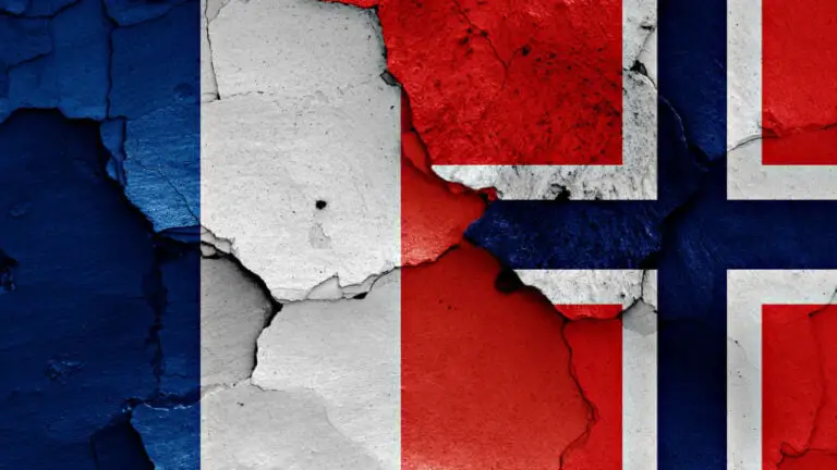 Quand on est Francais, Comment se passe la vie en Norvège 50 Art des drapeaux de la France et de la Norvège.