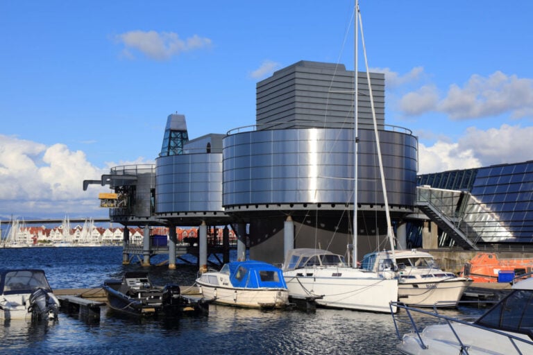 Le guide complet de Stavanger en 2023, Norvège 62 Extérieur du musée du pétrole de Stavanger, en Norvège. Photo : Tupungato / Shutterstock.com.