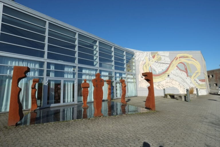 Le guide complet de Stavanger en 2023, Norvège 74 Sculpture sur le campus de l'université de Stavanger. Photo : Usu Nyaya / Shutterstock.com.