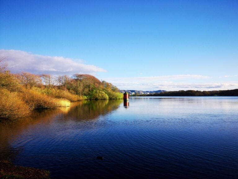 Le guide complet de Stavanger en 2023, Norvège 80 Le lac Mosvatnet à Stavanger est un lieu de randonnée populaire.