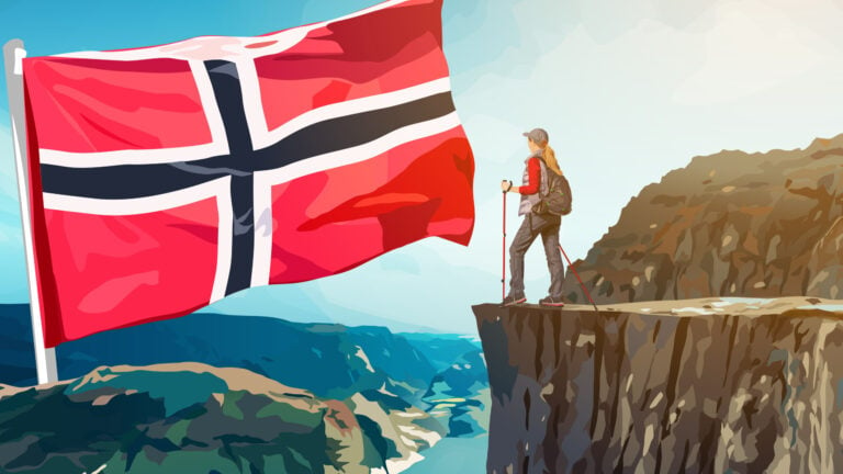 Le randonneur et le drapeau norvégien, éléments clés de la culture norvégienne.