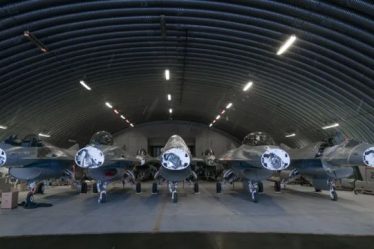 En Norvège, 12 F-16 prêts au combat vieillissent dans des hangars - 16