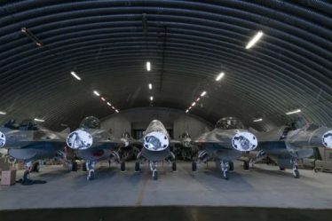 En Norvège, 12 F-16 prêts au combat vieillissent dans des hangars - 20