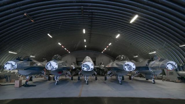 En Norvège, 12 F-16 prêts au combat vieillissent dans des hangars 8 En Norvège, 12 F-16 prêts au combat vieillissent dans des hangars - 7