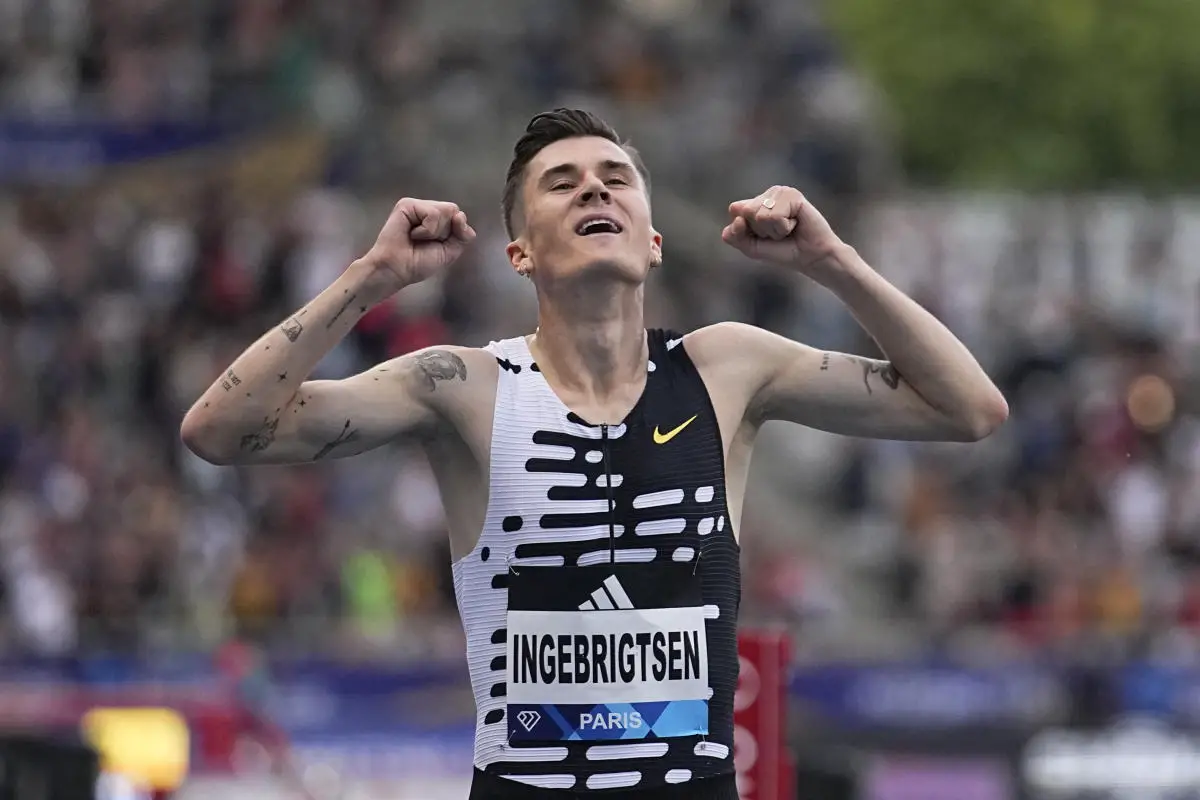 Le Norvégien Jakob Ingebrigtsen bat le record du 2 miles vieux de 25 ans 6 Le Norvégien Jakob Ingebrigtsen bat le record du 2 miles vieux de 25 ans - 5