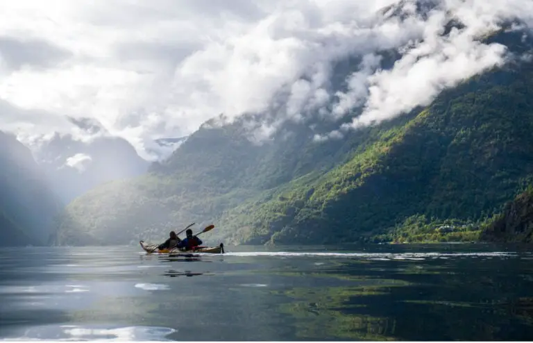 Le guide ultime pour visiter Flåm, Norvège 64 Excursion en kayak dans le Nærøyfjord.