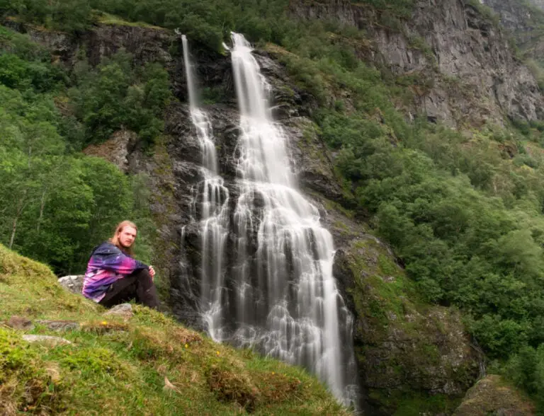 Le guide ultime pour visiter Flåm, Norvège 68 Chute d'eau Brekkefossen à Flåm, Norvège.
