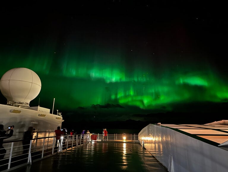 Aurores boréales depuis le pont 9 du MS Borealis.