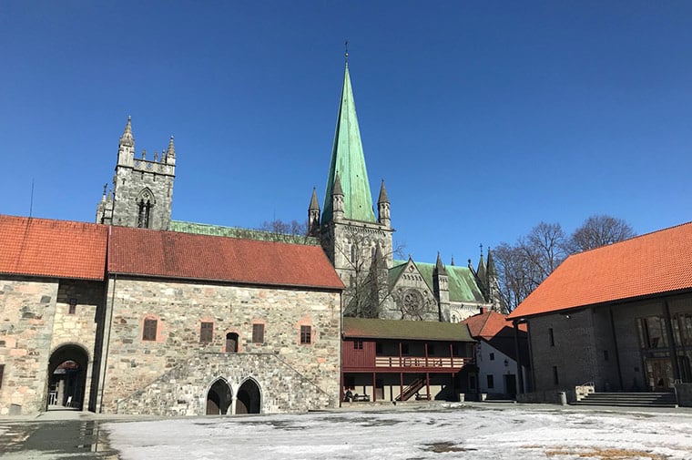 27 choses à faire à Trondheim, Norvège 60 Palais de l'archevêque à Trondheim, Norvège