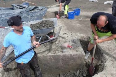 Des archéologues ont peut-être trouvé une maison viking de la longueur de près de deux courts de tennis. - 52