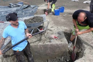 Des archéologues ont peut-être trouvé une maison viking de la longueur de près de deux courts de tennis. - 20